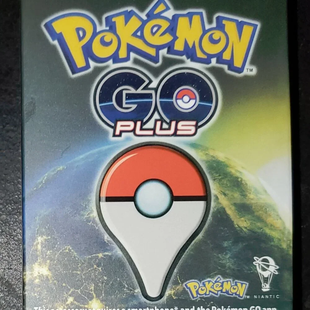 Pokemon GO Plus Bracelet White with Red Line Auto Catch Bluetooth Nintendo